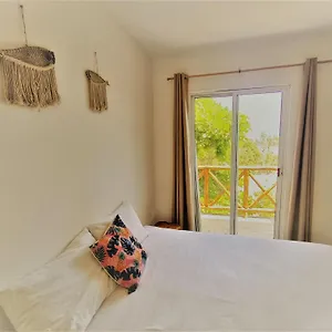 https://rustik-inn-playa-del-carmen.allrivieramayahotels.com